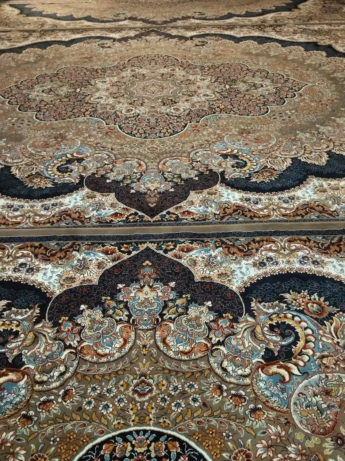 فرش شهرزاد|فرش|کاشان, راوند|دیوار