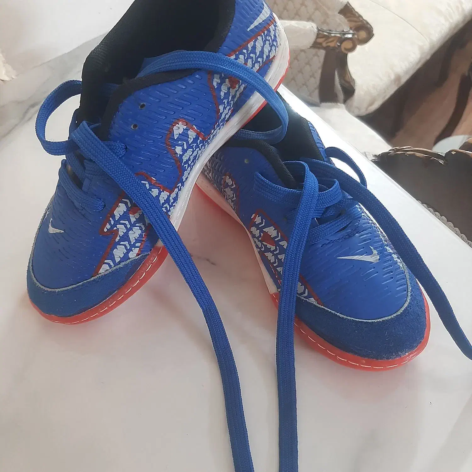 کفش فوتبال سالنی سایز۳۲|کفش و لباس بچه|قزوین, |دیوار