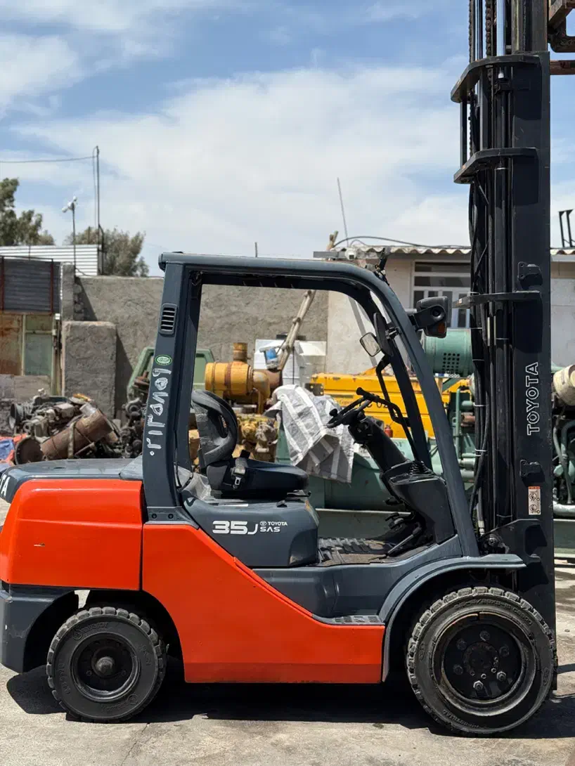 لیفتراک تویوتا ۳/۵ تن|خودرو سنگین|شیراز, شهرک مدرس|دیوار