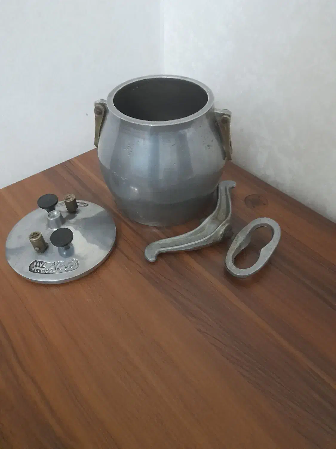 زودپز چدن ۳ لیتری|ظروف پختوپز|صدرا-فارس, فاز ۱|دیوار