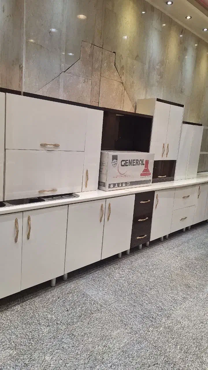 کابینت بسیار تمیز هایگلاس باهود و سینک دولگنه|مصالح و تجهیزات ساختمان|تیران, |دیوار