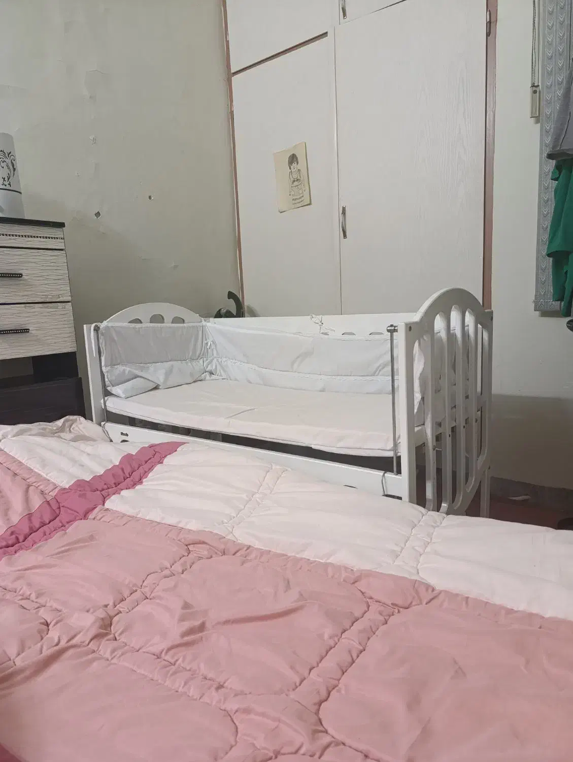 تخت و گهواره کنار مادر|تخت و صندلی بچه|لار, |دیوار