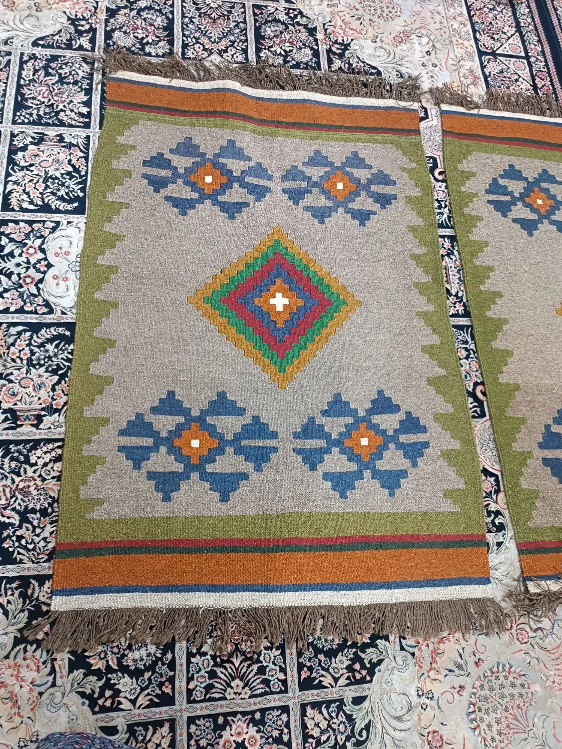 گلیم دست بافت نو|گلیم، جاجیم، گبه|صدرا-فارس, فاز ۲|دیوار