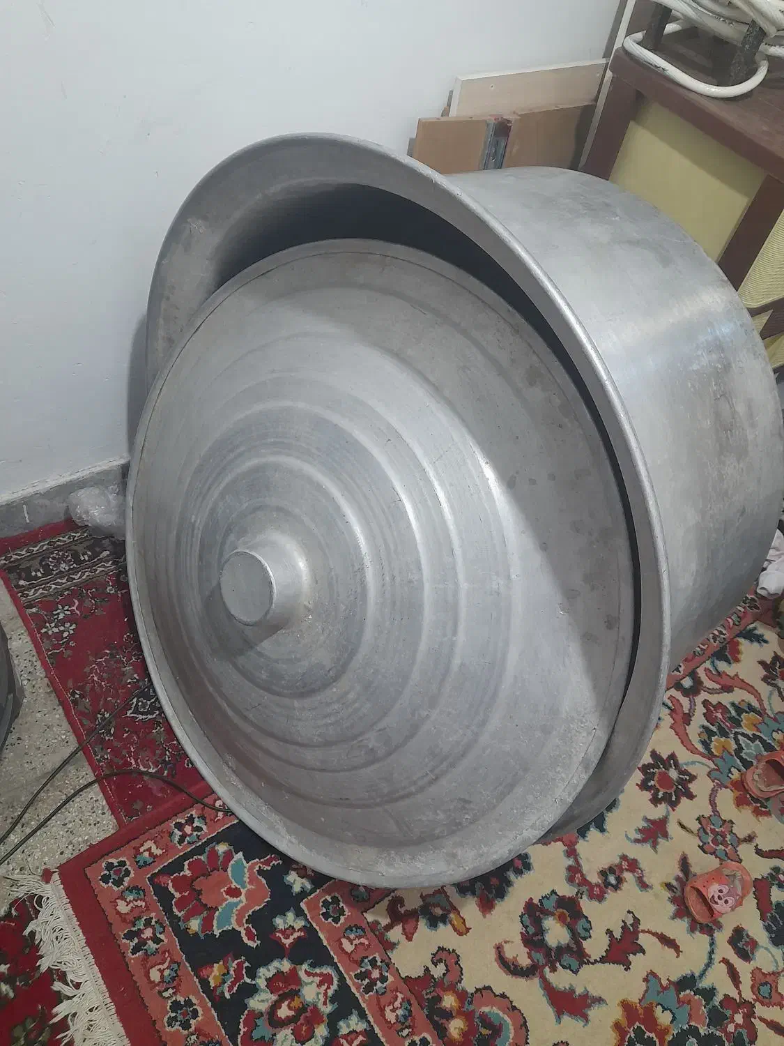 دیگ بزرگ با ۱۲ کیلو گرم وزن|ظروف پخت‌وپز|پاکدشت, حصار امیر|دیوار