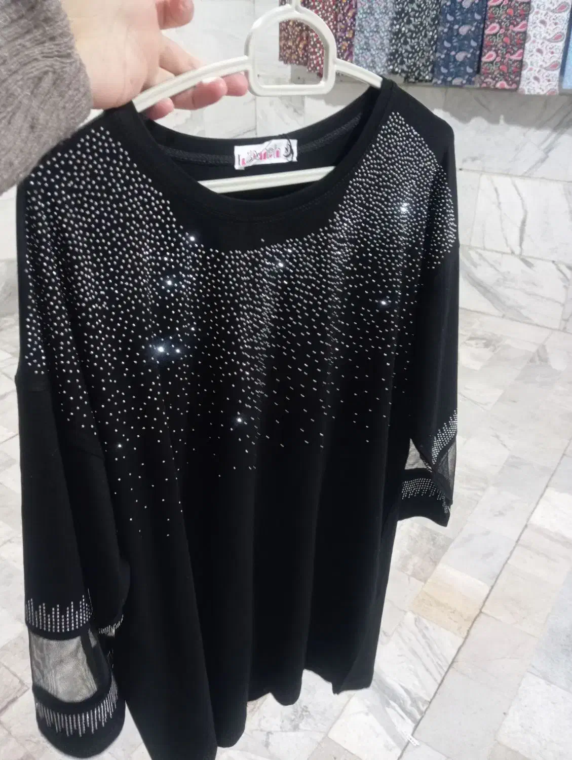 لباس پارچه|لباس|قروه, |دیوار