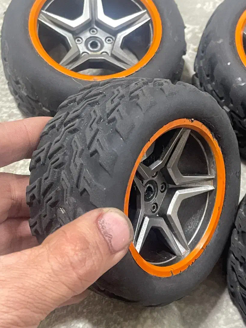 ۴ تا لاستیک ماشین کنترلی ۱/۱۰ و ۱/۱۲ برند wltoys|اسباب‌‌بازی|تهران, امیرآباد|دیوار