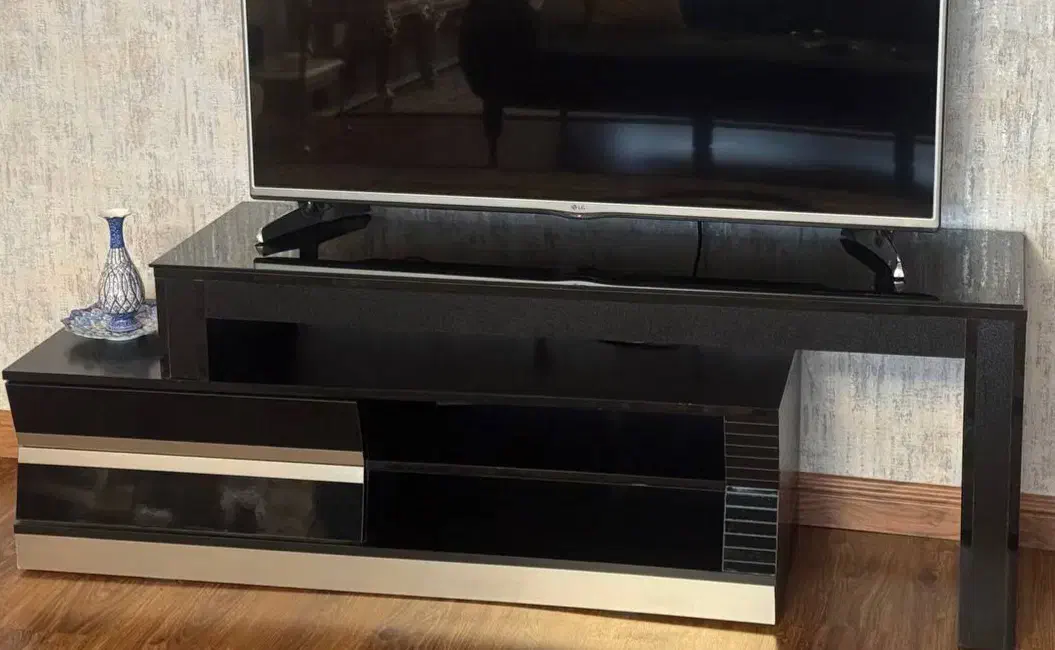 میز تلویزیون در حد نو|میز تلویزیون|تهران, دریاچه شهدای خلیج فارس|دیوار