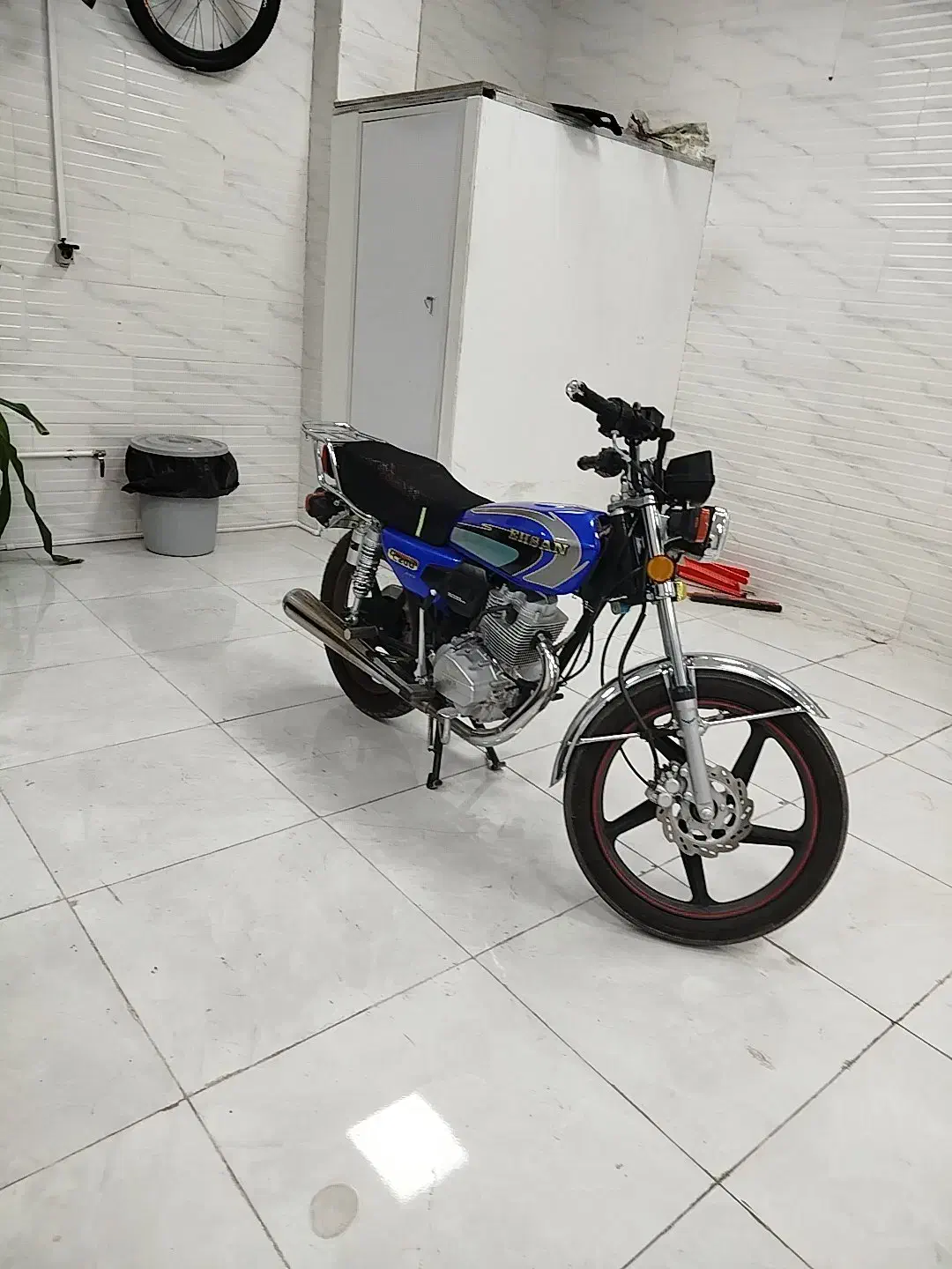 متورهندا۲۰۰رویال۱۴۰۴|موتورسیکلت|کرمان, |دیوار