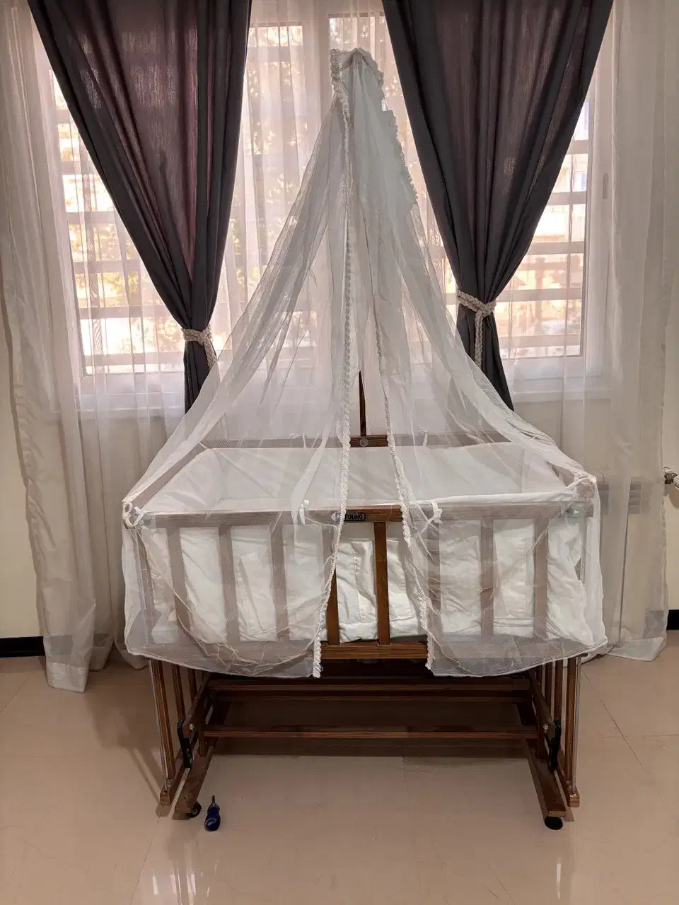 تخت گهواره چیپولینو کنار مادر|تخت و صندلی بچه|تهران, گلستان (شهرک راه آهن)|دیوار