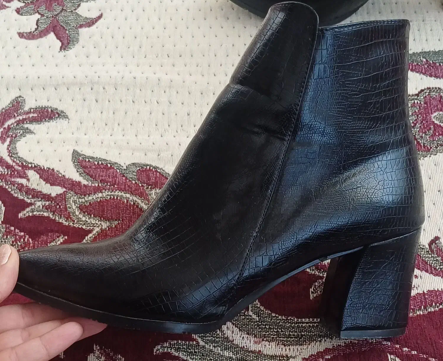 کفش پاشنه دار|کیف، کفش، کمربند|شیروان (خراسان), |دیوار