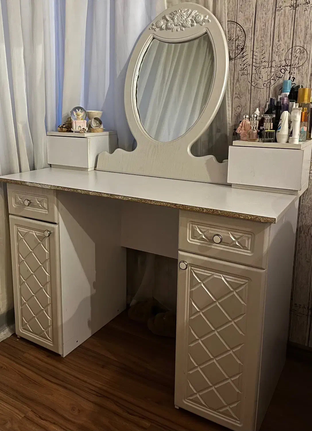 میز و آینه آرایشی|مبلمان خانگی و میز عسلی|تبریز, |دیوار