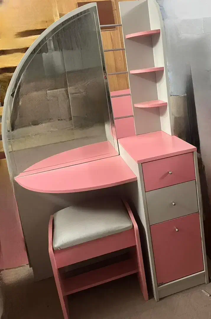 سه تکه تخت وکمدومیز آرایش برند آپادانا|تخت و سرویس خواب|یزد, |دیوار