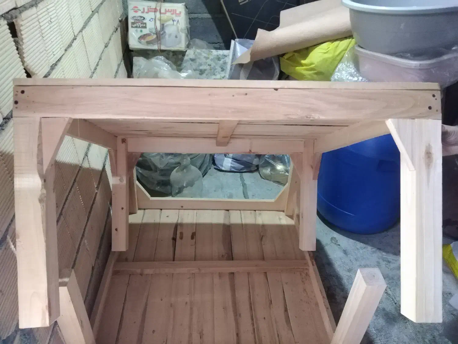 دو عدد کرصی|صندلی و نیمکت|سنندج, |دیوار