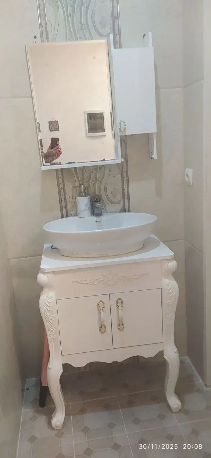 روشویی کابینتی پایه دار با آیینه|لوازم سرویس بهداشتی|بندر امام خمینی, |دیوار