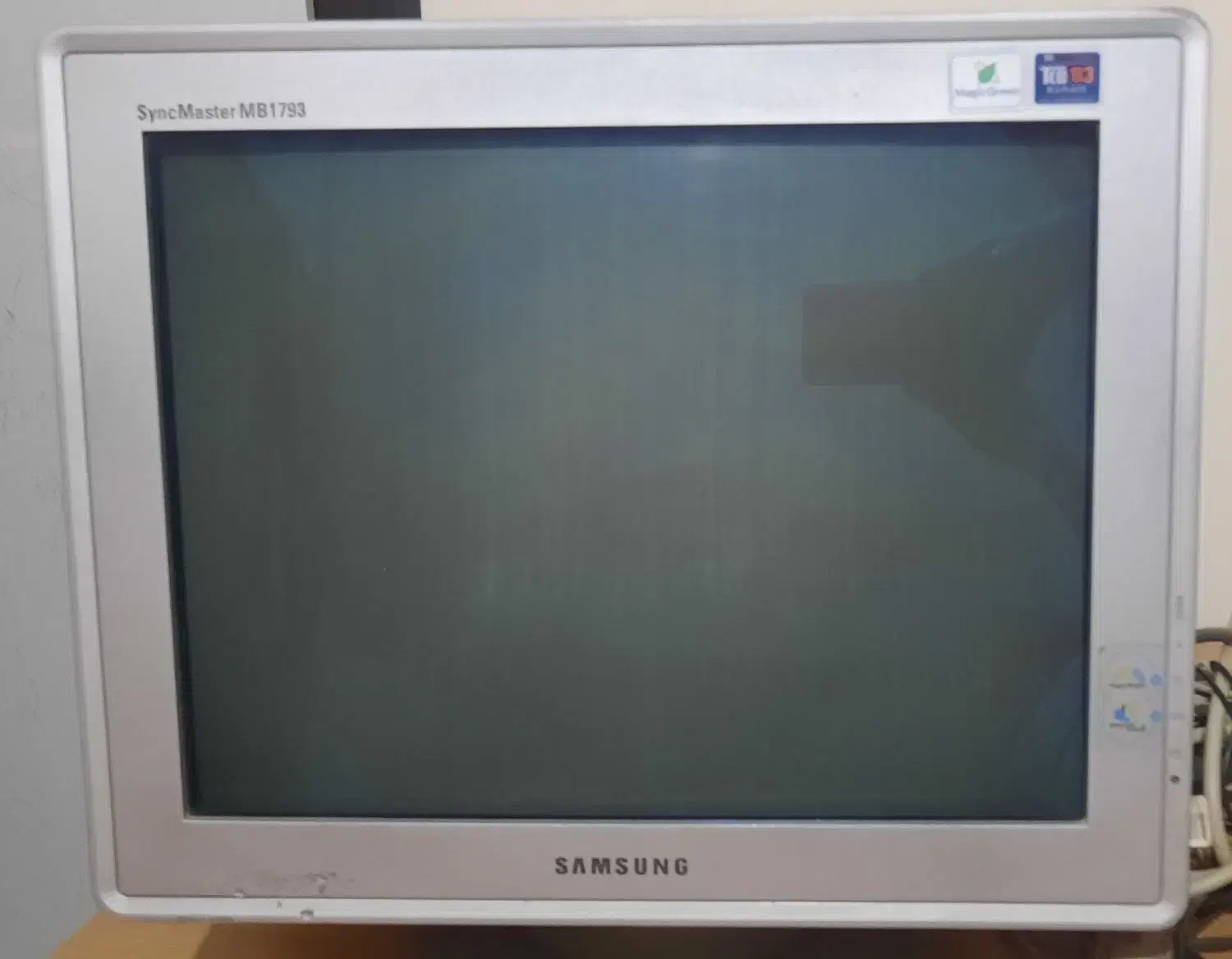 کامپیوتر و میز کامپیوتر|رایانه رومیزی|همدان, |دیوار