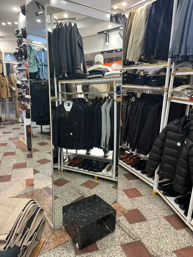 اینه ایستاده با پایه چراغ دور آینه|آینه|قدس, شهر‌قدس|دیوار