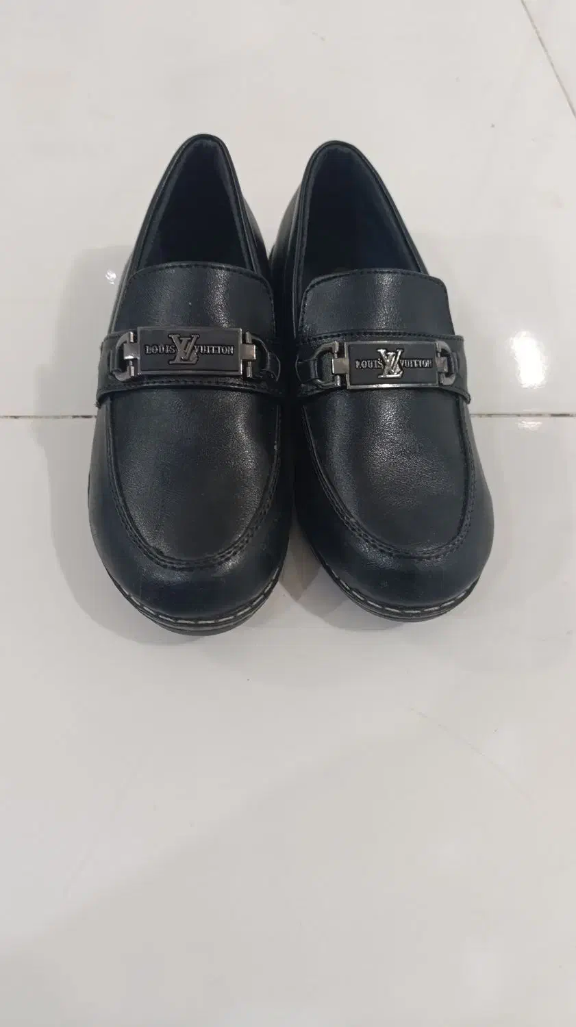 کفش بچگانه|کفش و لباس بچه|نیشابور, خط کاشمر|دیوار