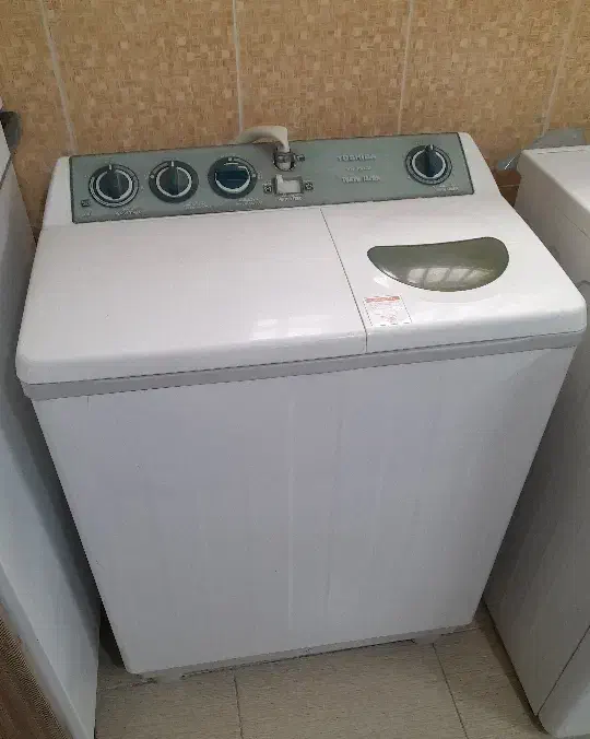 ماشین لباس شویی توشیبا اصل|ماشین لباسشویی و خشککن لباس|شیراز, انجیره|دیوار