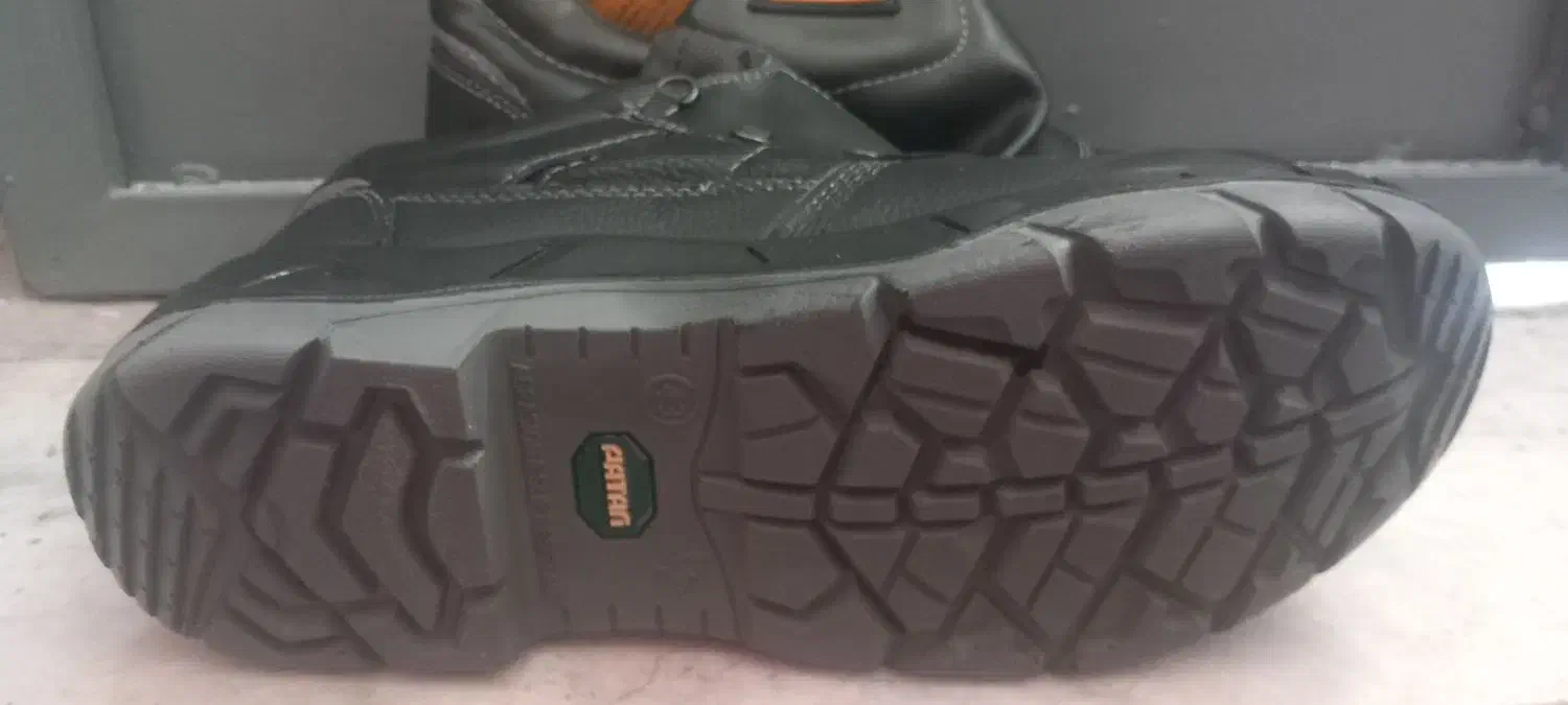 کفش ایمنی چرم|کیف، کفش، کمربند|نی‌ریز, |دیوار