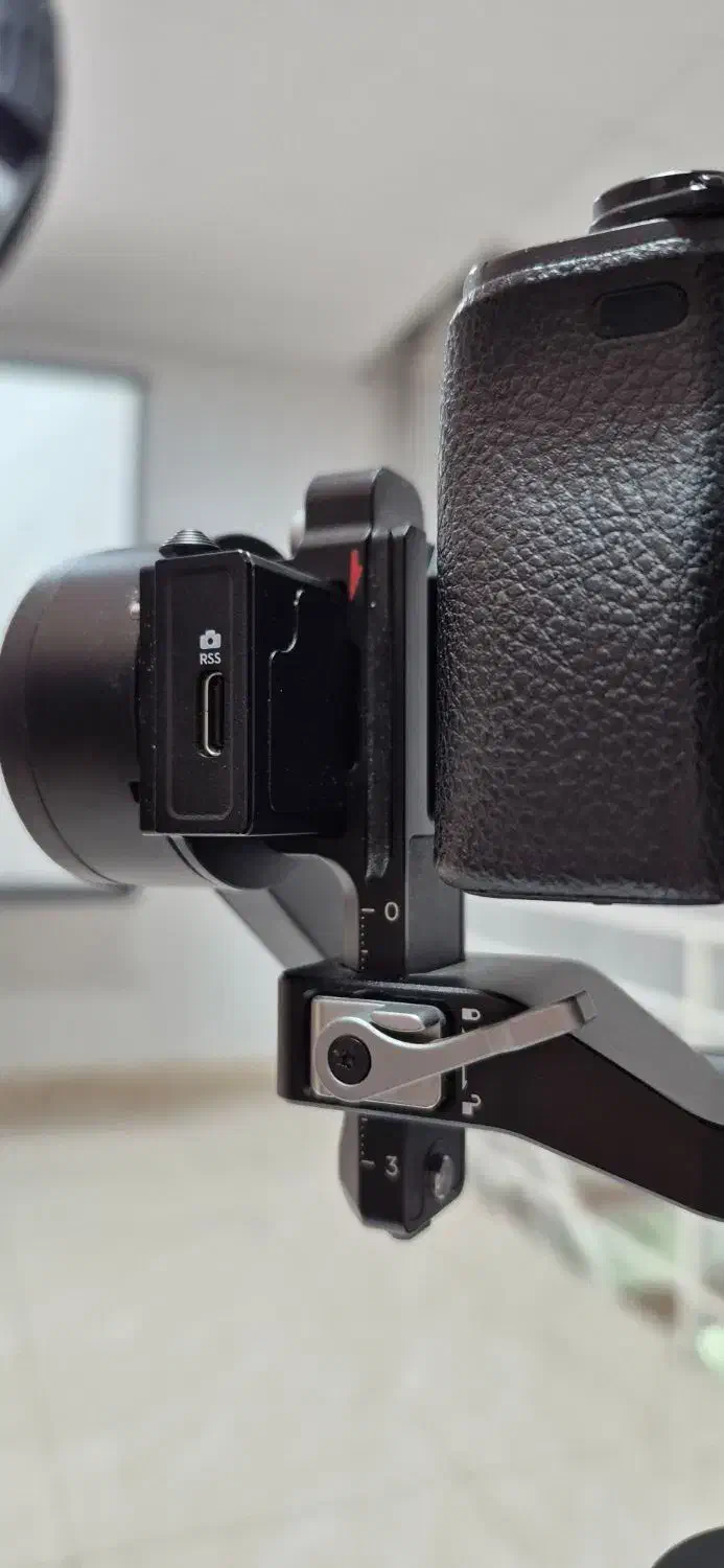 آلفا۶۴۰۰ورونین آراس مینی|دوربین عکاسی و فیلم‌برداری|مشهد, فرودگاه|دیوار