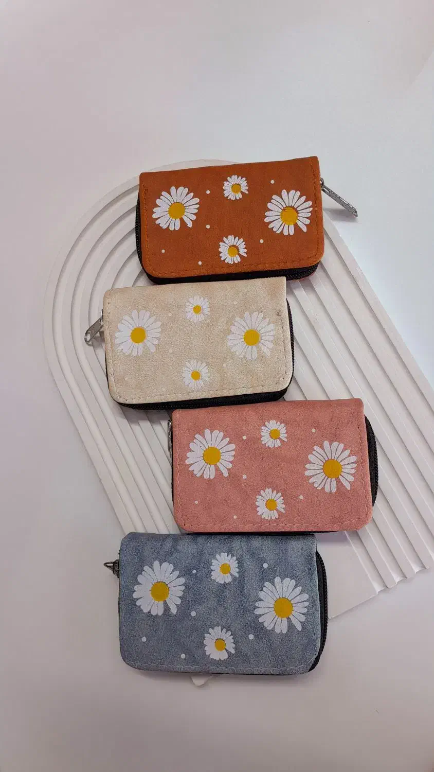 جاکارتی|کیف، کفش، کمربند|کلاله, |دیوار