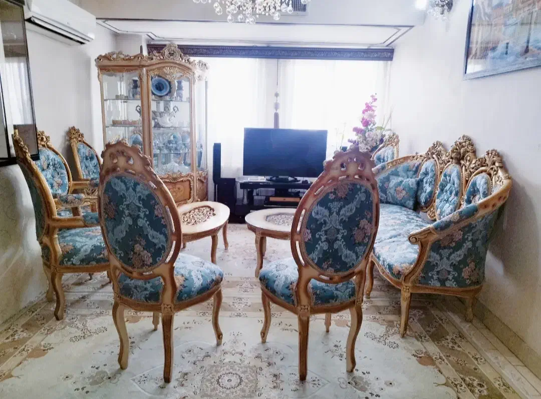 مبلمان سلطنتی ۹ نفره +میز ناهارخوری ۸ نفره +ویترین|مبلمان خانگی و میز عسلی|اسلام‌شهر, مسکن مهر اسلاشهر (شهرک امام خمینی)|دیوار