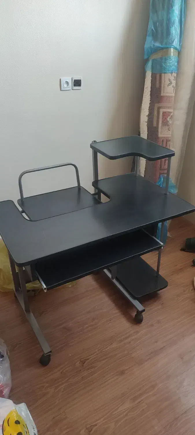 میز کامپیوتر|میز تحریر و کامپیوتر|شاهین‌شهر, عطار|دیوار