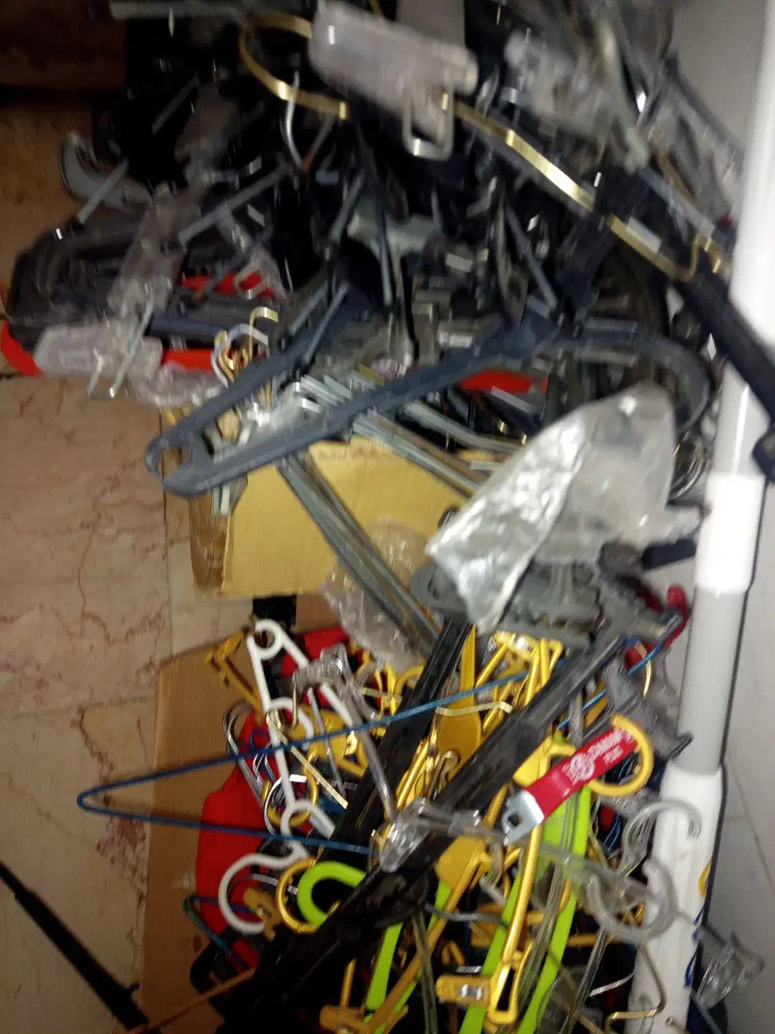 چوب لباسی رگال|فروشگاه و مغازه|شاهین‌شهر, شهرک گلدیس|دیوار