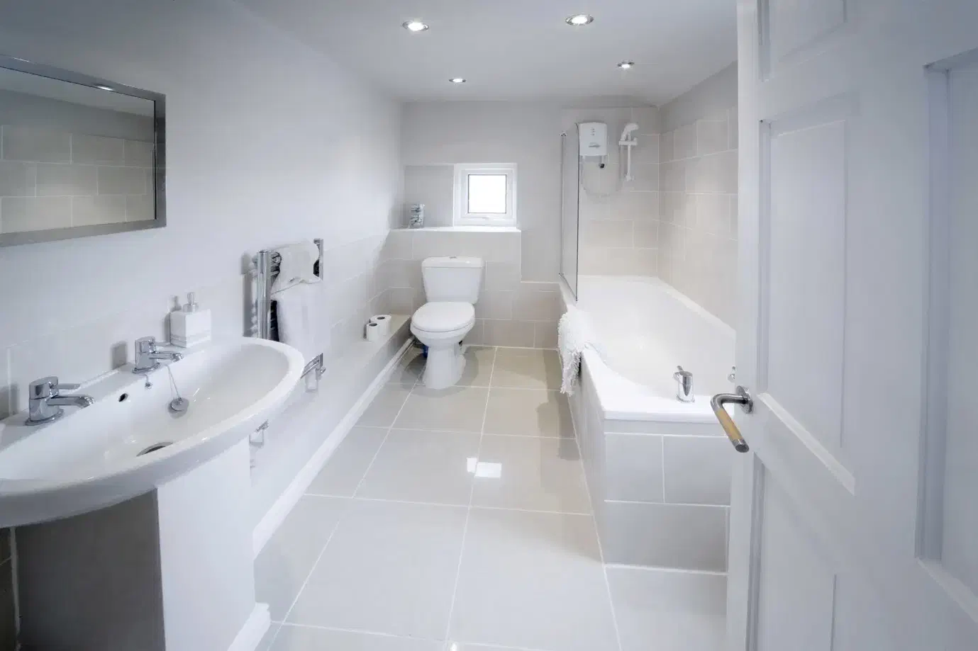 نظافت منزل توسط آقا وجابجای وسایل منزل|خدمات نظافت|نجف‌آباد, امام خمینی|دیوار