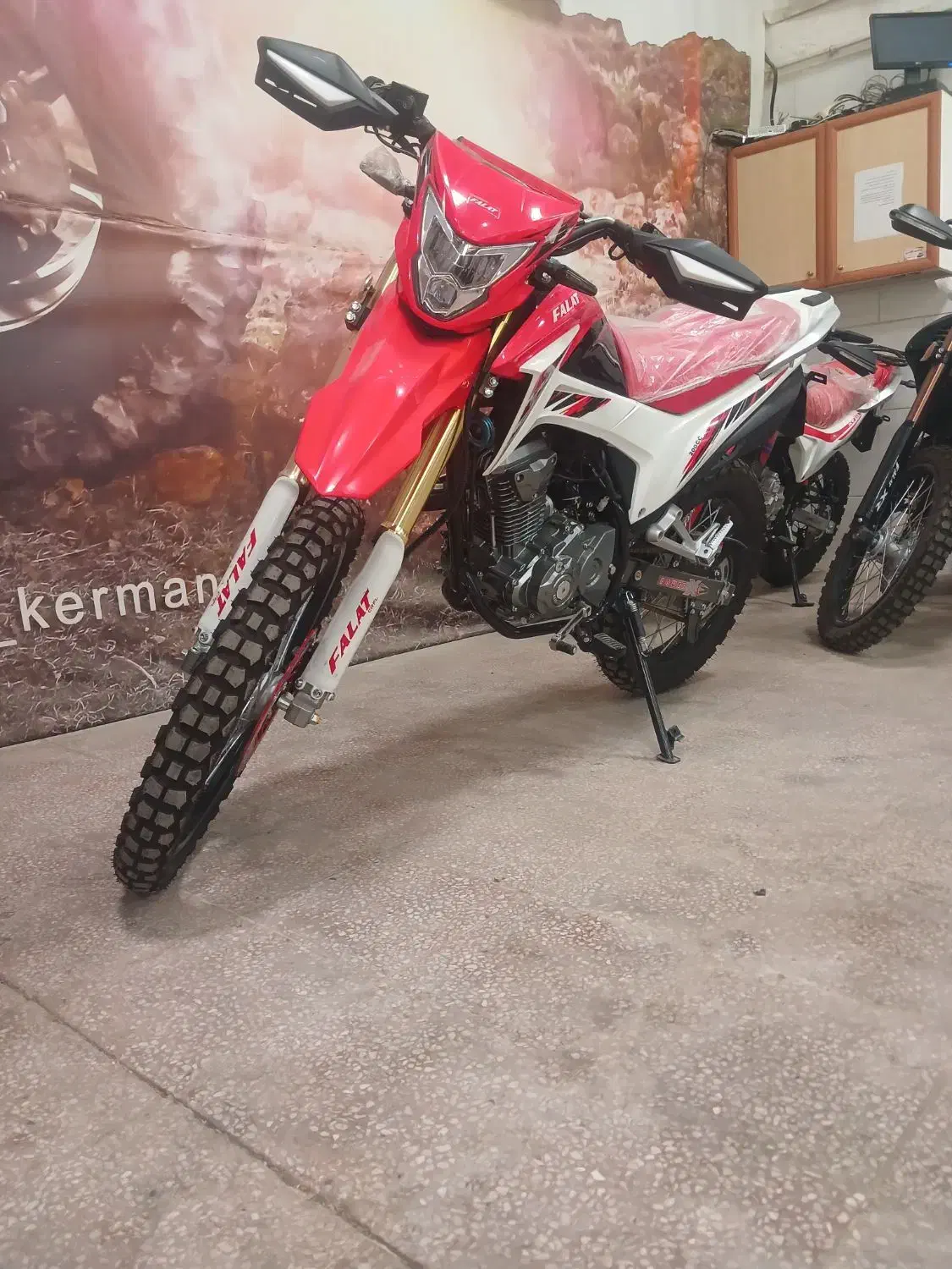 فلات ۲۰۰ صفرکیلومتر ۱۴۰۴|موتورسیکلت|کرمانشاه, |دیوار