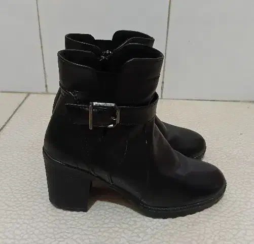 نیم پوت|کیف، کفش، کمربند|قم, باسکول|دیوار