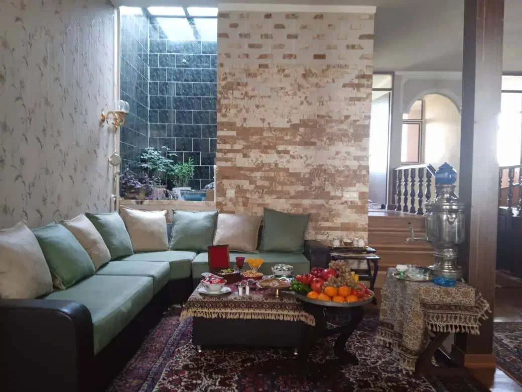 مبل راحتی همراه میز جلو مبلی و بوفه|مبلمان خانگی و میز عسلی|بیجار, |دیوار