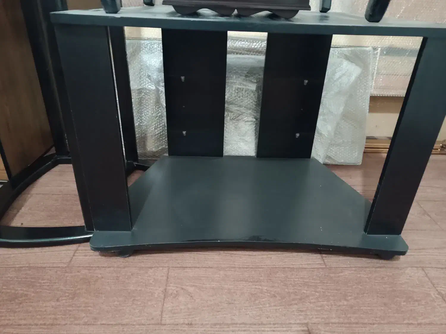 تلویزیون نیم ال سی دی به همراه میز|تلویزیون و پروژکتور|کرمان, |دیوار