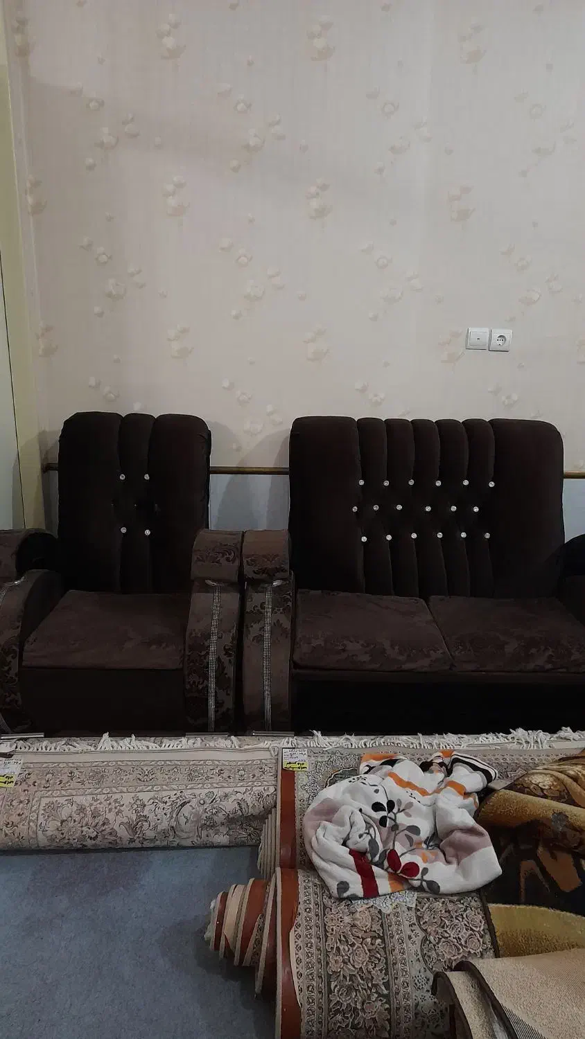 مبلمان هفت نفره|مبلمان خانگی و میز عسلی|اصفهان, ارغوانیه|دیوار