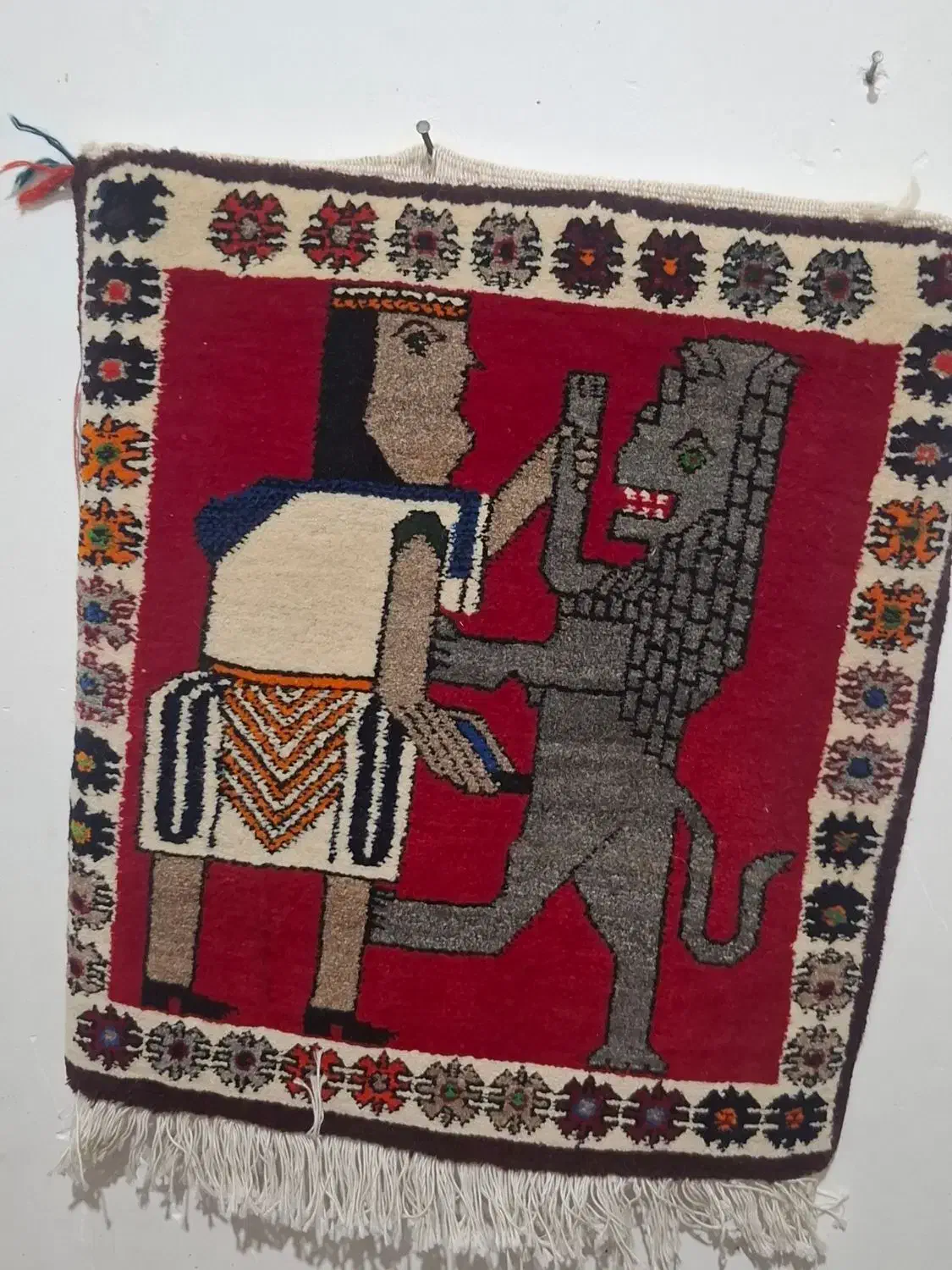 پشتی گلبم بافی و یک عدد چنته|پشتی|سروستان, |دیوار