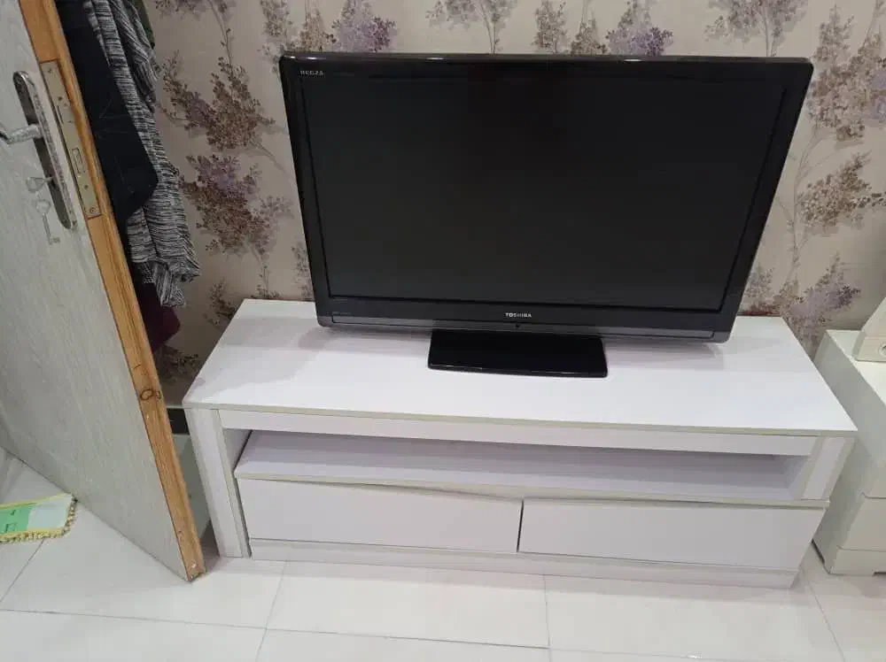 تلویزیون 37اینچ توشیبا|تلویزیون و پروژکتور|خمام, |دیوار