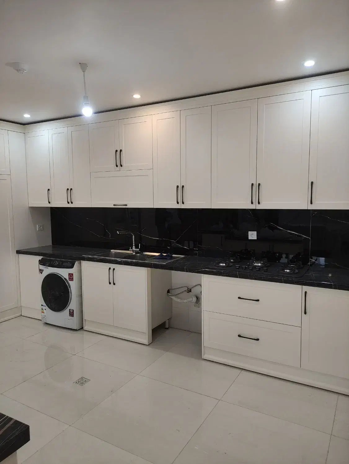 رنگ کاری چوب کابینت MDF هایگلاس وکیوم|خدمات پیشه و مهارت|ساوه, |دیوار