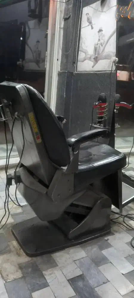 صندلی و آینه قدی آرایشگاه|آرایشگاه و سالنهای زیبایی|قم, سراجه (۱۵ خرداد)|دیوار