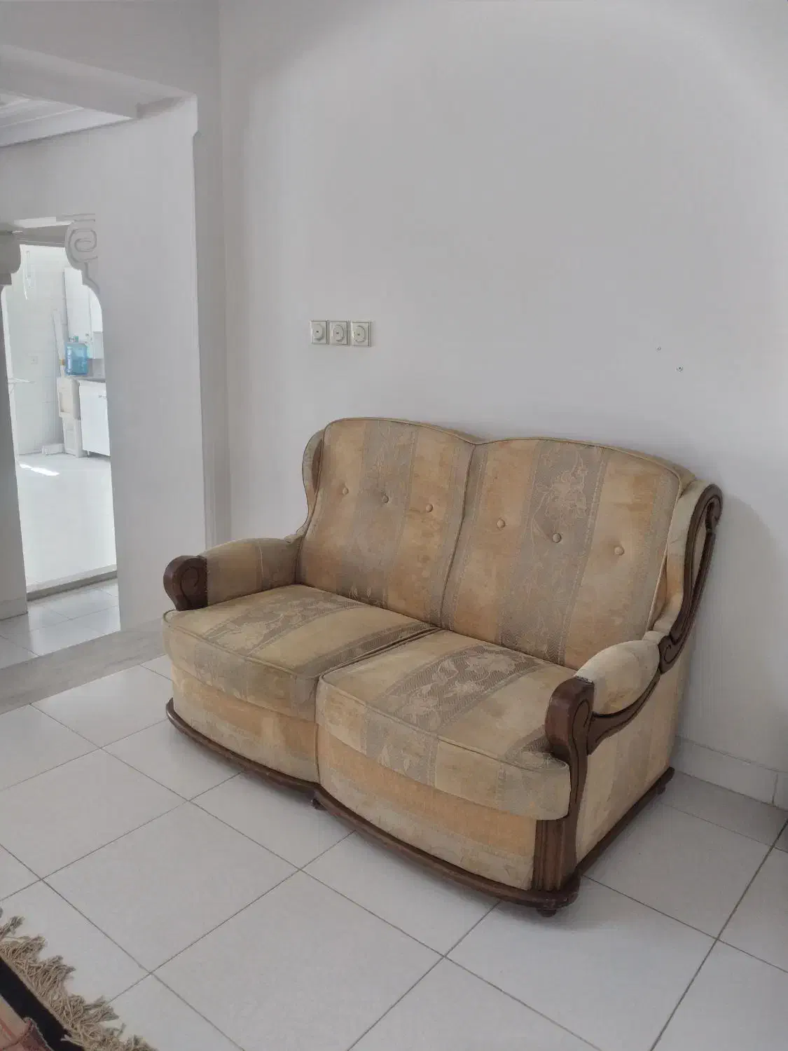 مبل مدل آمریکایی، ۶ نفره، چوب گردو، فوم سرد|مبلمان خانگی و میز عسلی|همدان, |دیوار