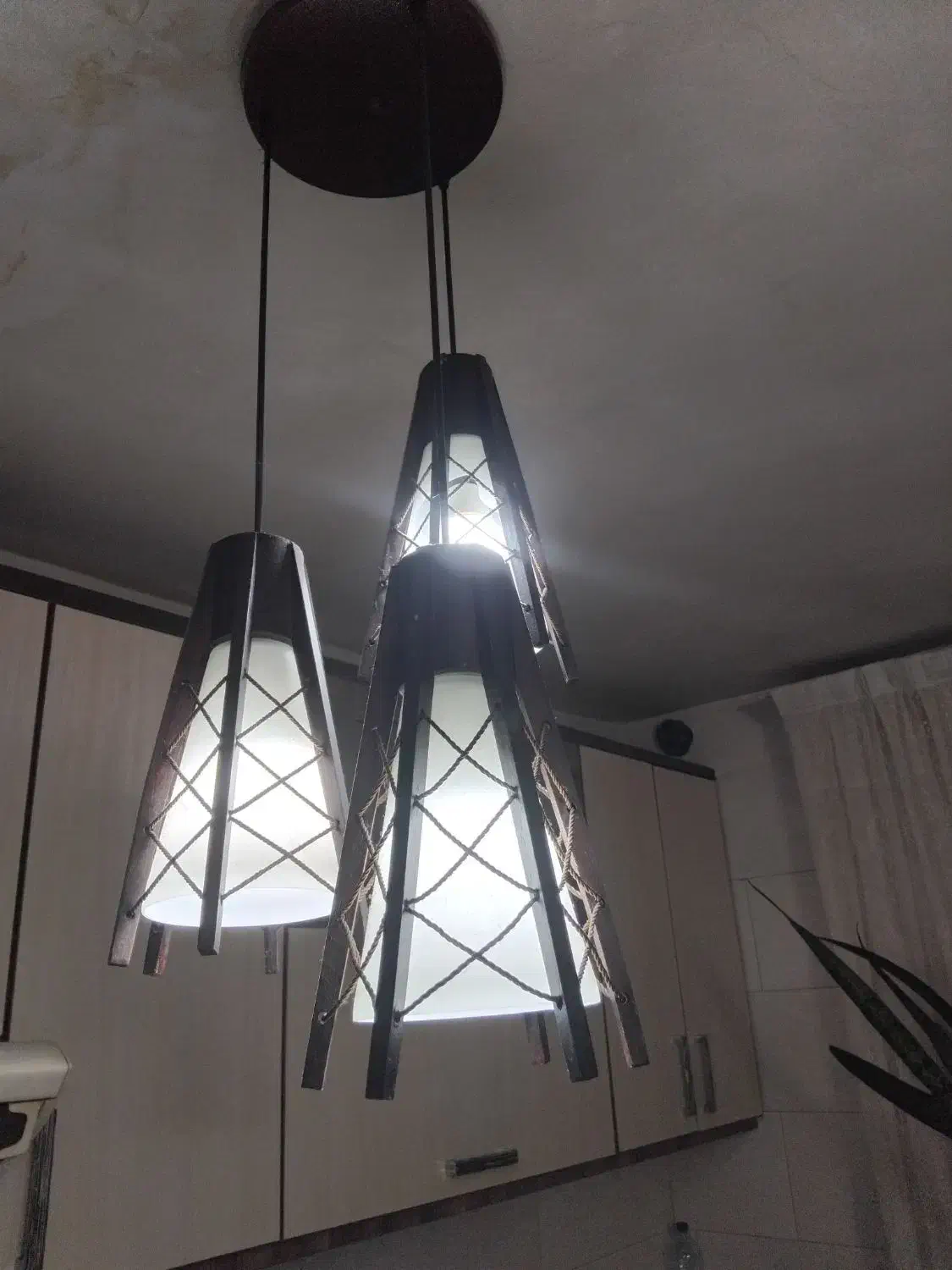 لوستر آشپز خانه و راهرو سه شاخه چوبی|لوستر و چراغ آویز|پردیس, فاز ۳|دیوار