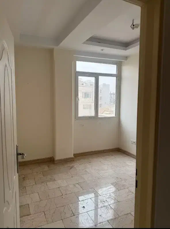 واحد ۱۰۰ متری / دو خواب / سه ساله