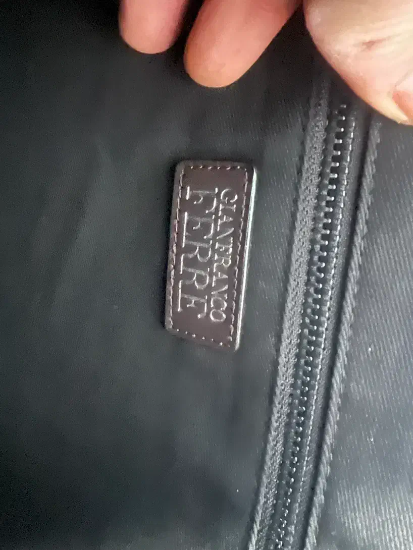 کیف دوشی برند جیانفرانکو فرره ایتالیایی|کیف، کفش، کمربند|بانه, |دیوار