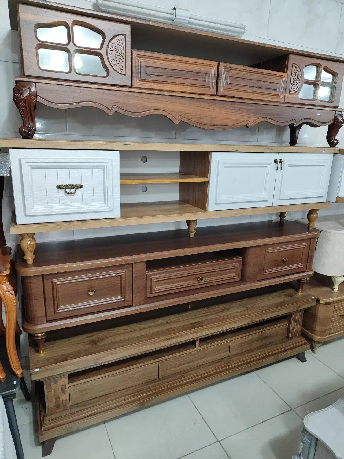 میز تی وی آینه قدی کنسول و ناهارخوری|میز تلویزیون|فولادشهر, B2|دیوار