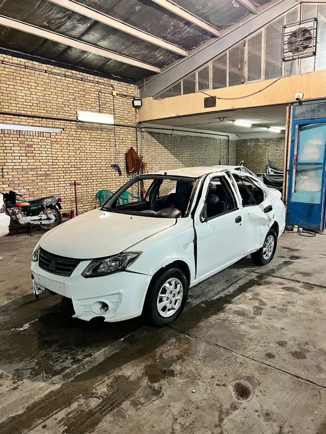 ساینا تصادفی مدل 1400|خودرو سواری و وانت|شیراز, ریشمک|دیوار