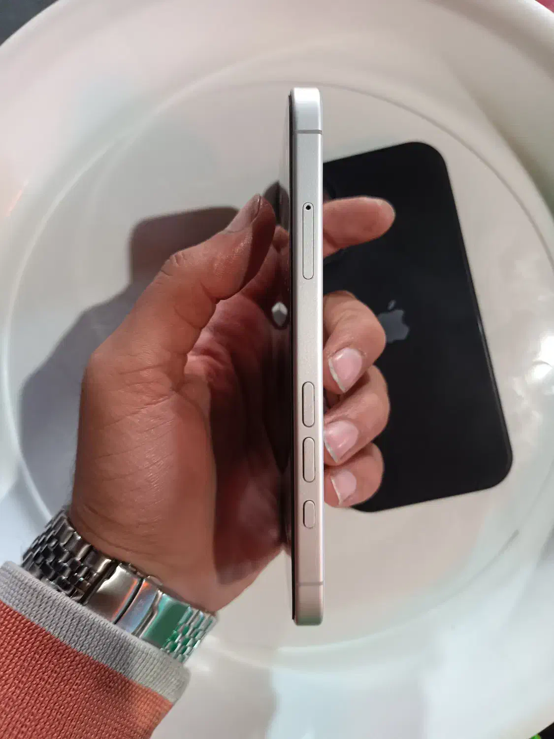 Iphone 16 Normal|موبایل|پرند, فاز ۲|دیوار