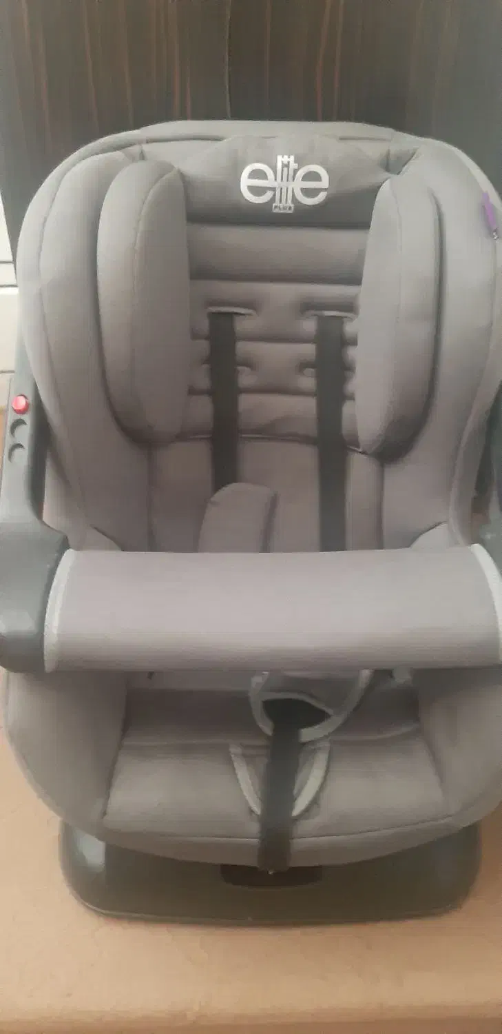 صندلی ماشین درحدنو وتمیز|تخت و صندلی بچه|خمینی‌شهر, |دیوار