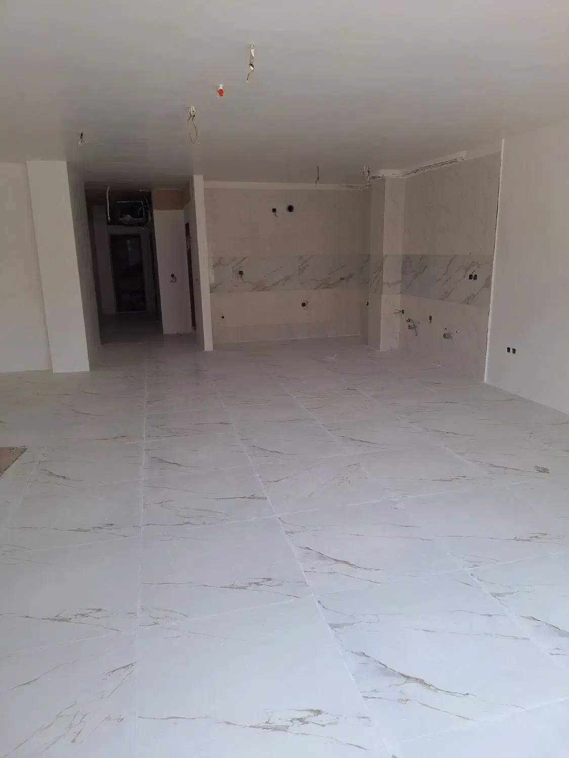 آپارتمان صفر خام ۱۱۰ متری باغبادران|فروش آپارتمان|لنجان, |دیوار