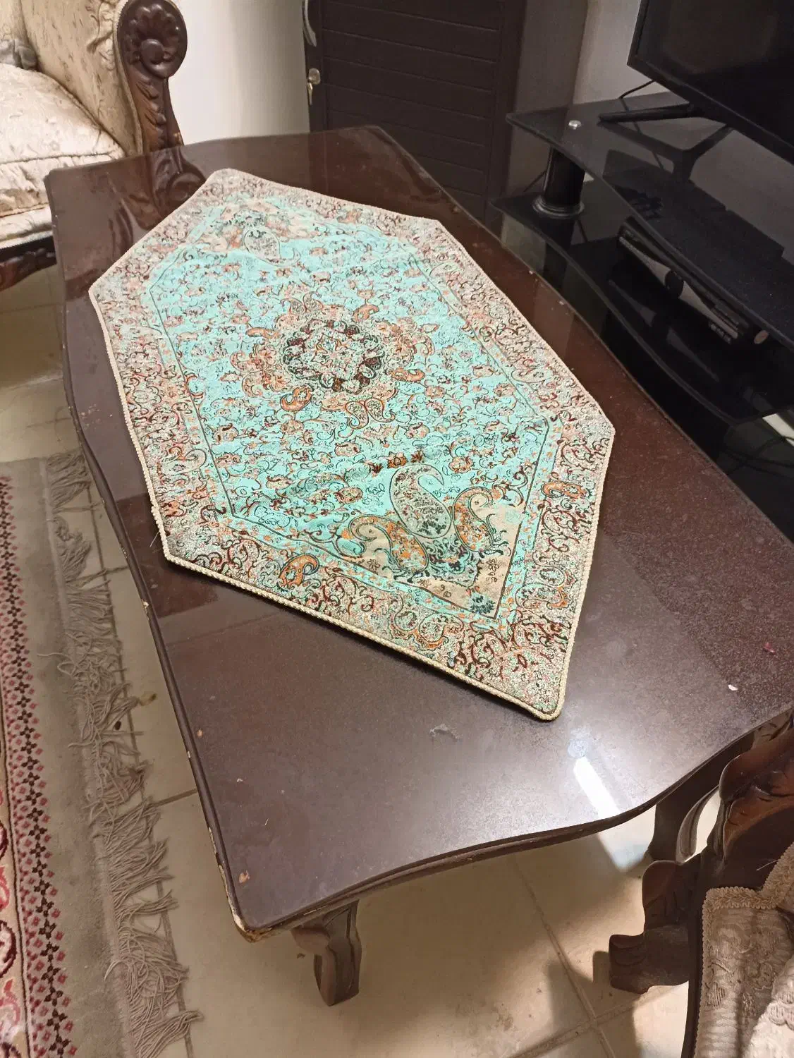 مبل هفت نفره|مبلمان خانگی و میز عسلی|گلبهار, شهر جدید گلبهار|دیوار