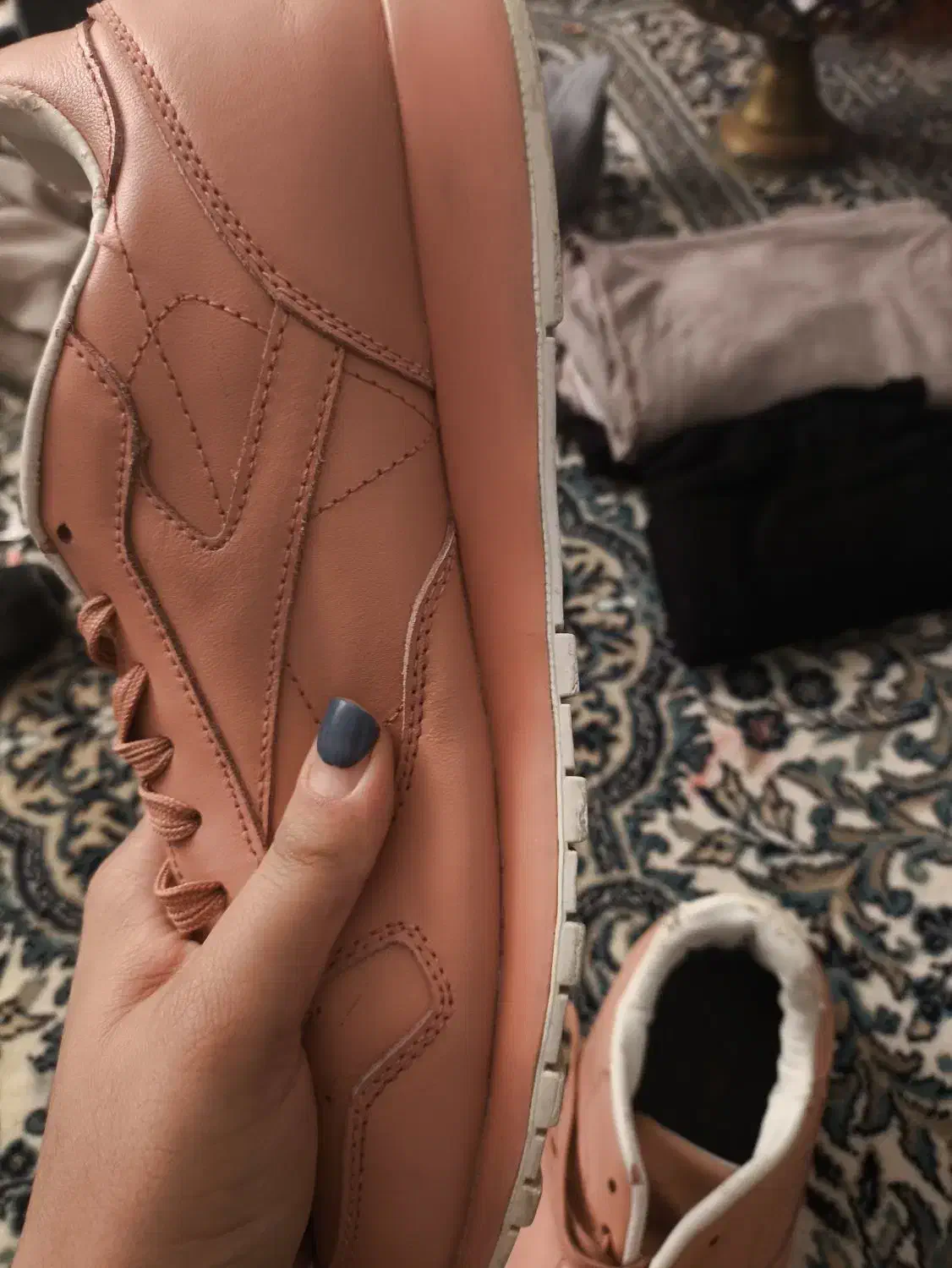 کفش|کیف، کفش، کمربند|شیراز, سرو|دیوار