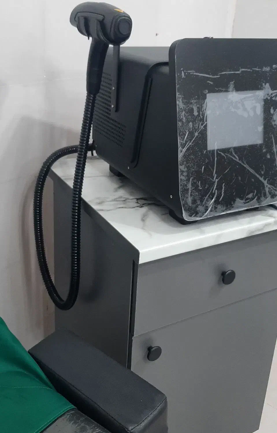 دستگاه کیوسویئچ ناب وی|آرایشی، بهداشتی، درمانی|خوی, |دیوار